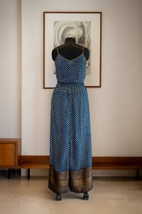 Khaabneel-A chevron-print short spaghetti top