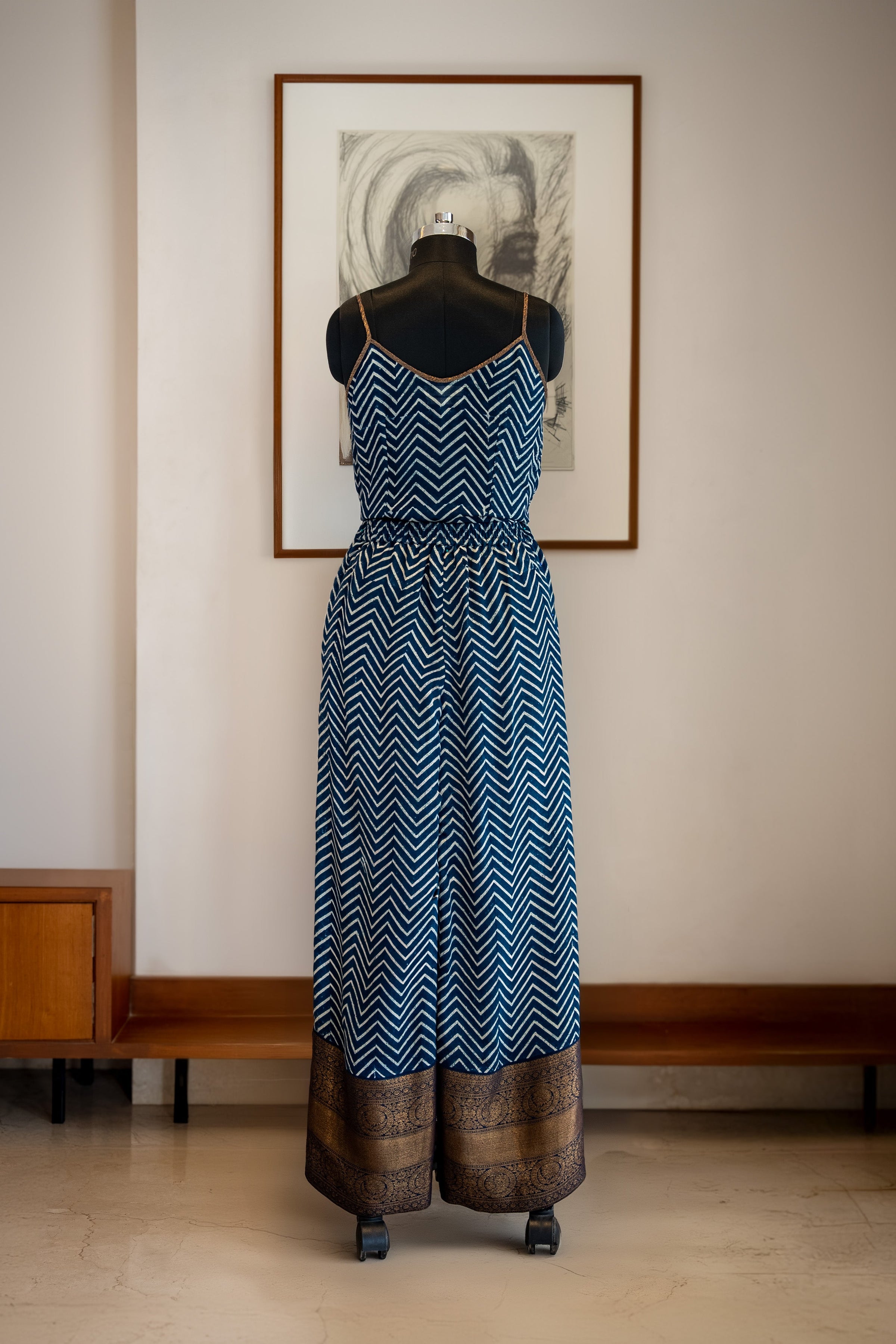 Khaabneel-A chevron-print short spaghetti top