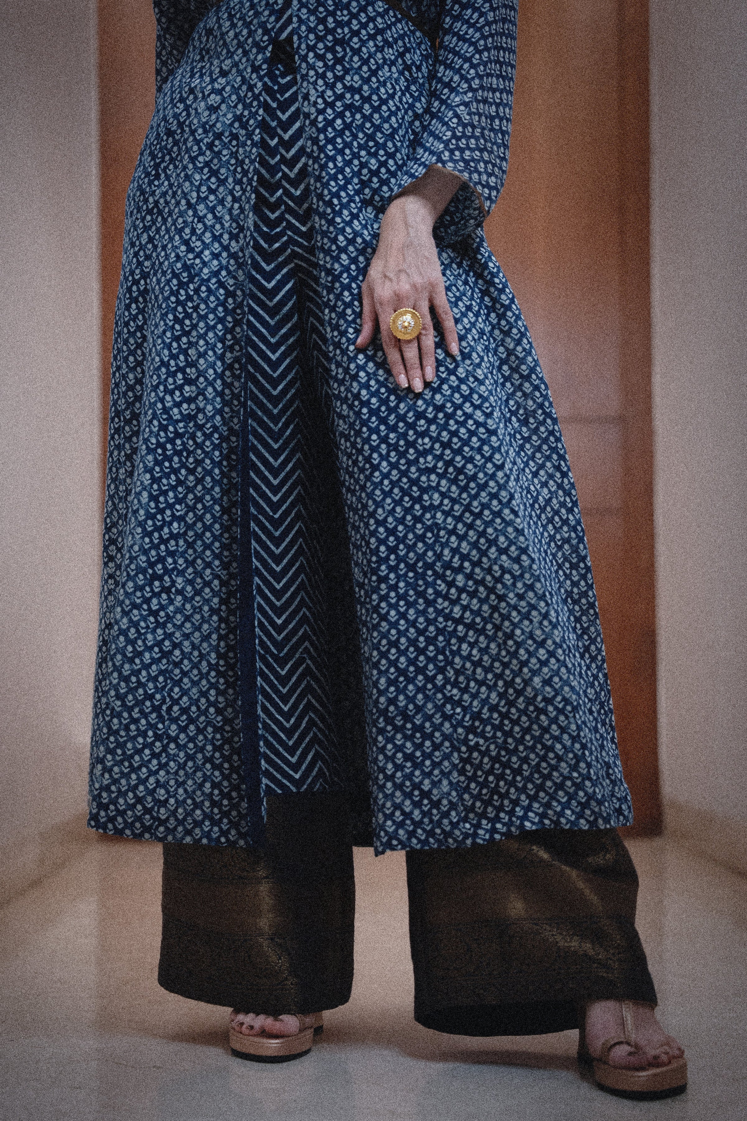 Khaabneel-Indigo Blue kurta with butti print
