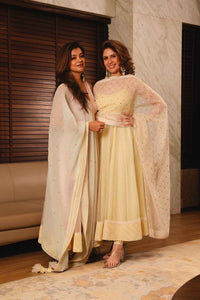 Off-white Badla Butti Dupatta.