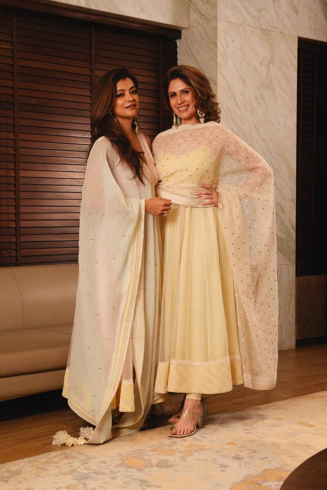 Off-white Badla Butti Dupatta.