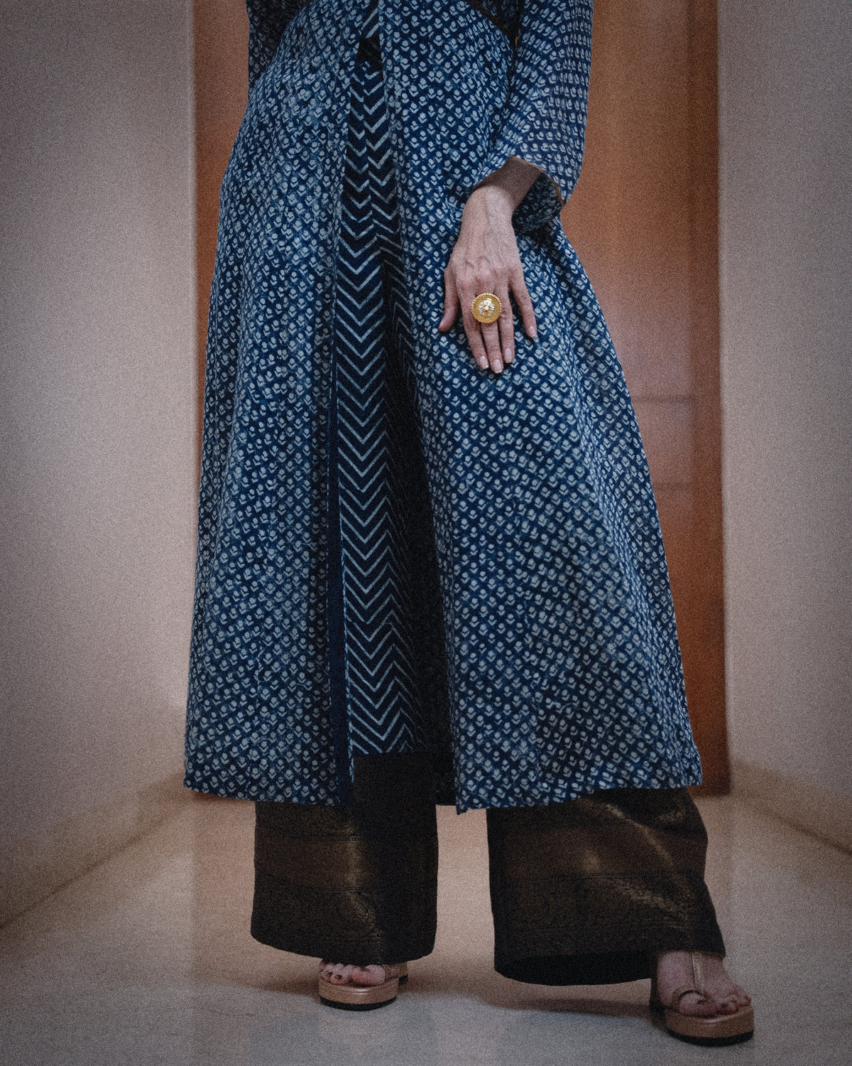 Khaabneel-Indigo Blue kurta with butti print