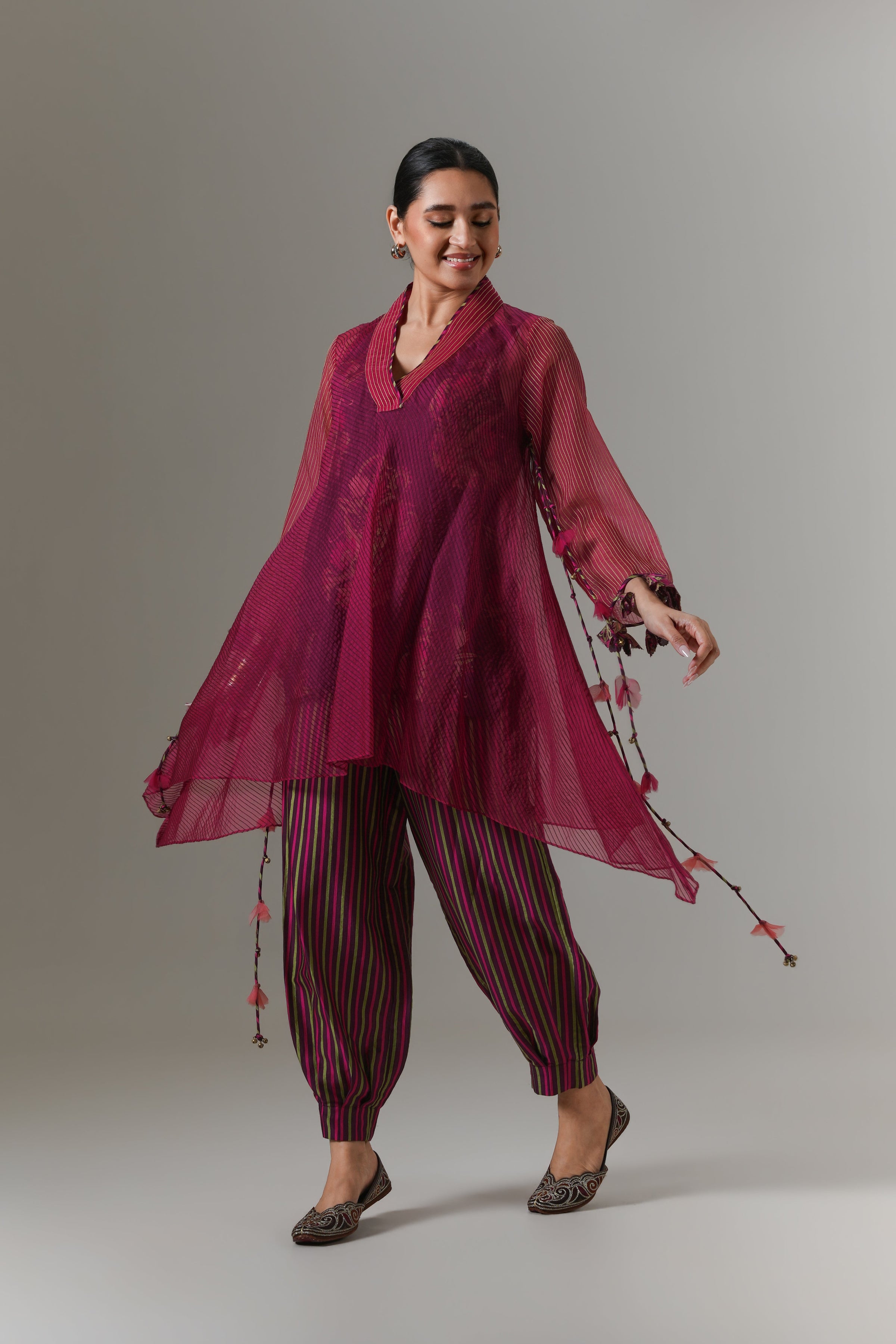 Organza quilted bias-cut kurta with paisley buta chanderi slip, and balloon pants.