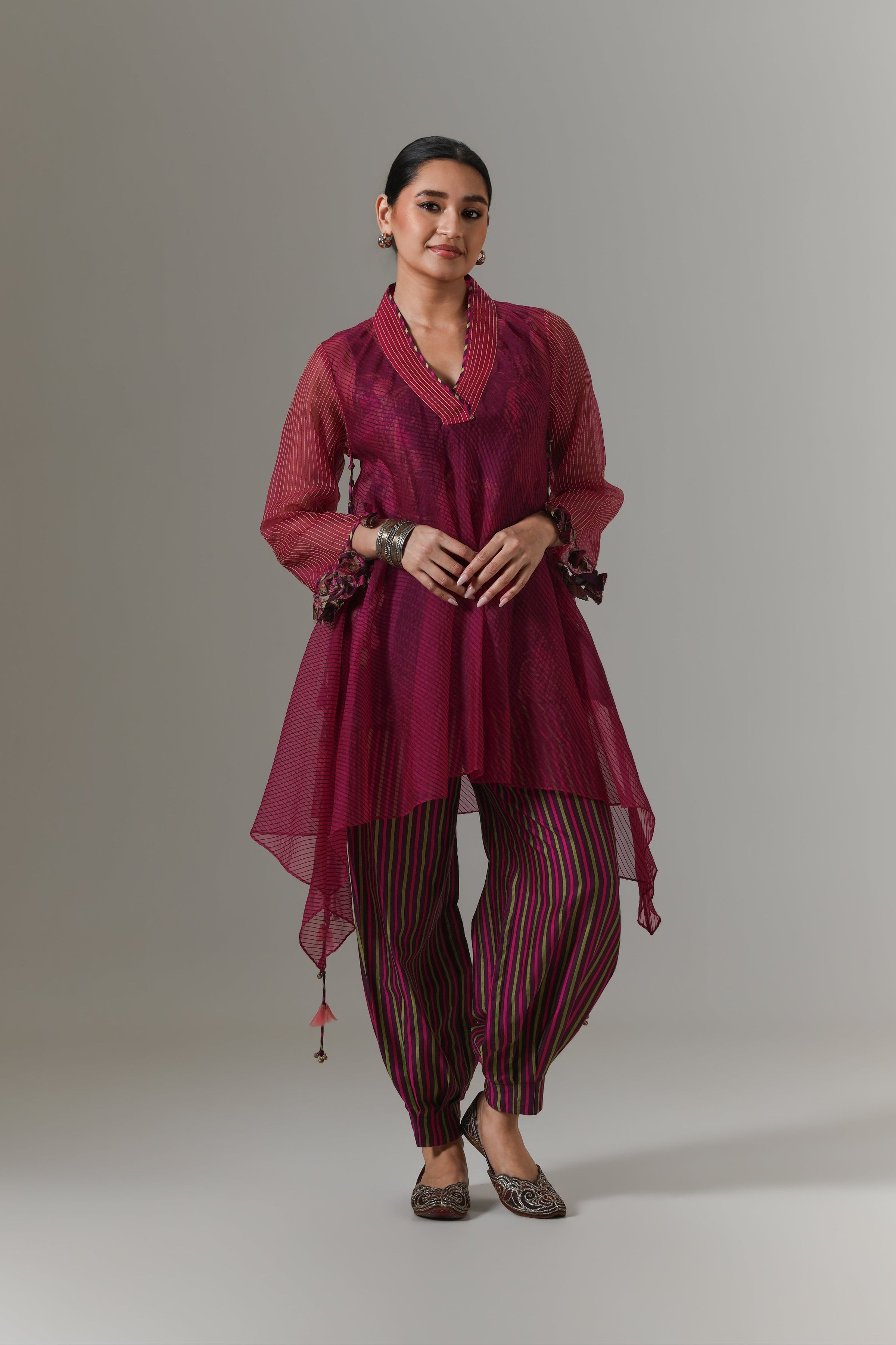 Organza quilted bias-cut kurta with paisley buta chanderi slip, and balloon pants.