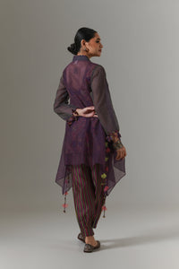 Organza quilted bias-cut kurta with all-over paisley chanderi slip, and balloon pants.