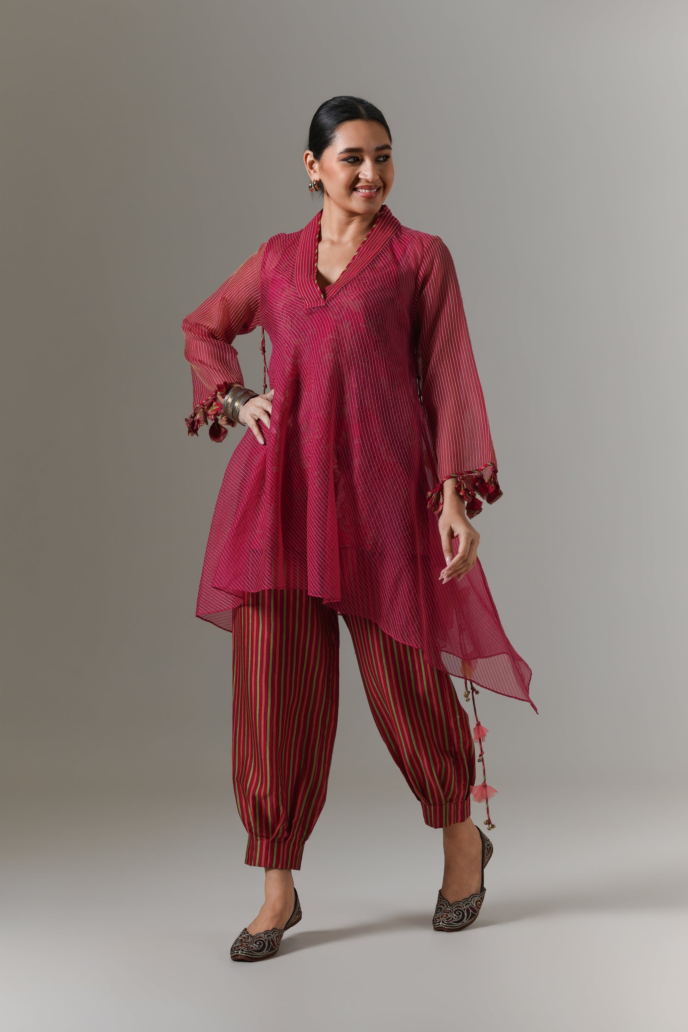 Organza quilted bias-cut kurta with all-over paisley chanderi slip, and balloon pants.