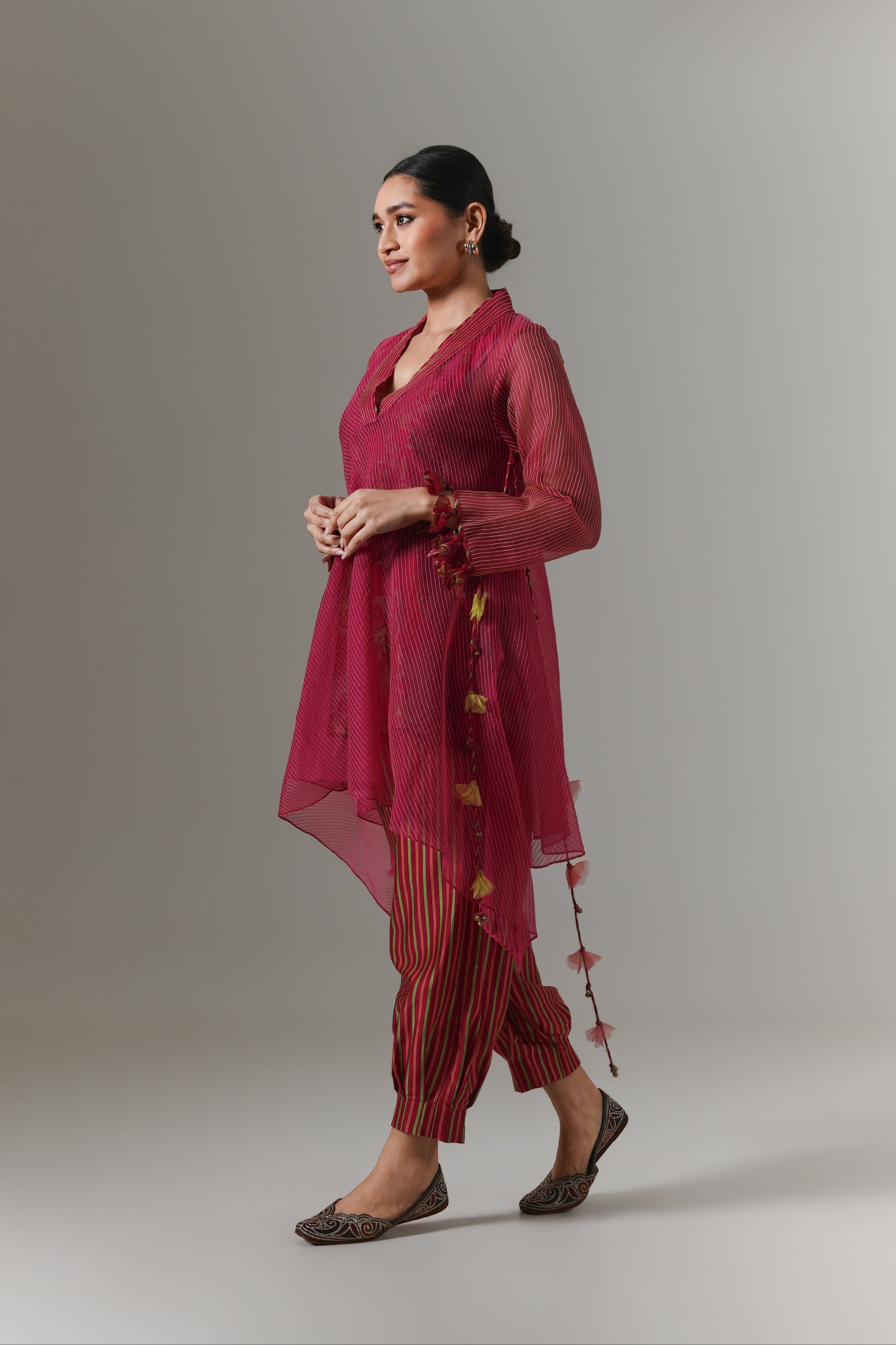 Organza quilted bias-cut kurta with all-over paisley chanderi slip, and balloon pants.