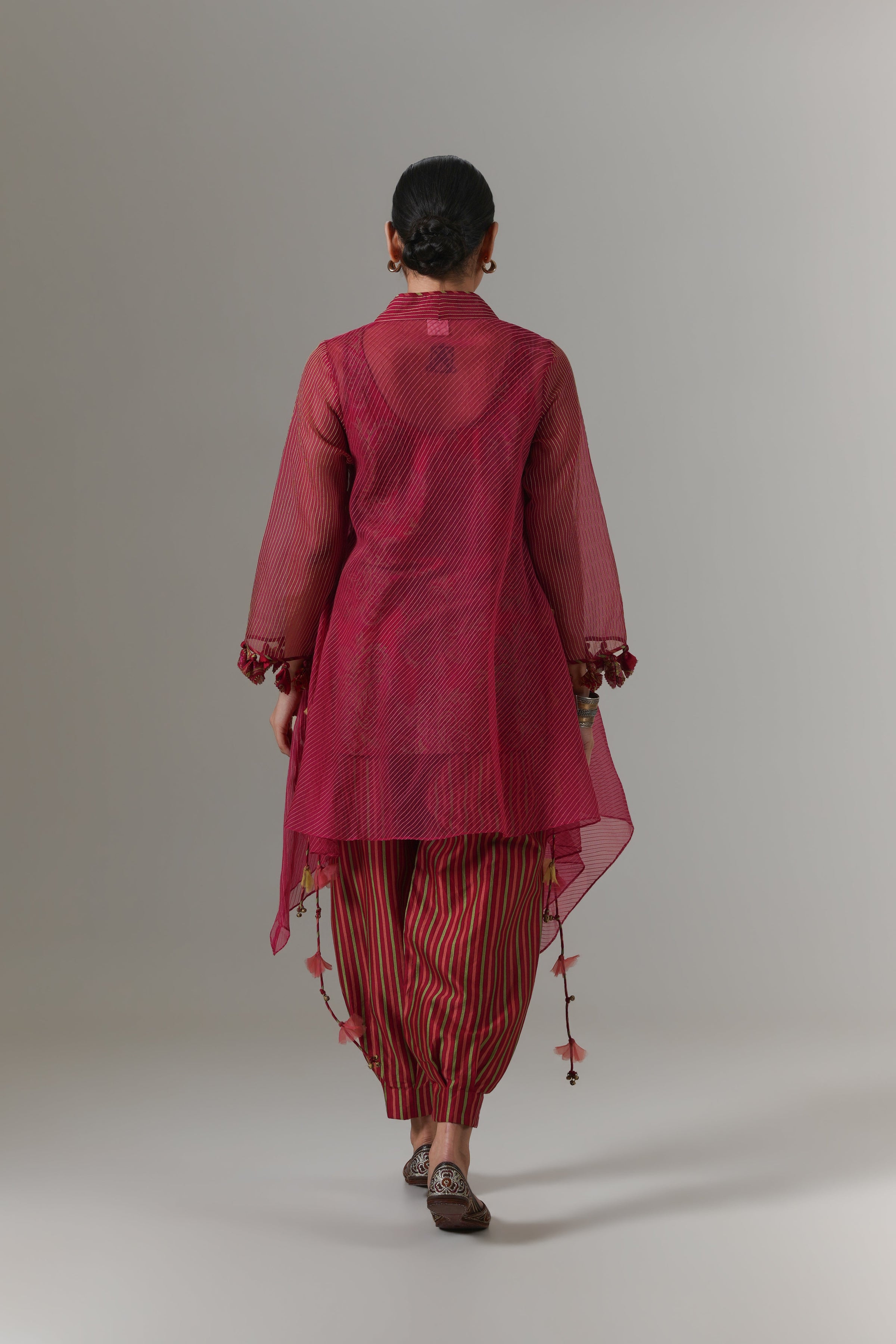 Organza quilted bias-cut kurta with all-over paisley chanderi slip, and balloon pants.