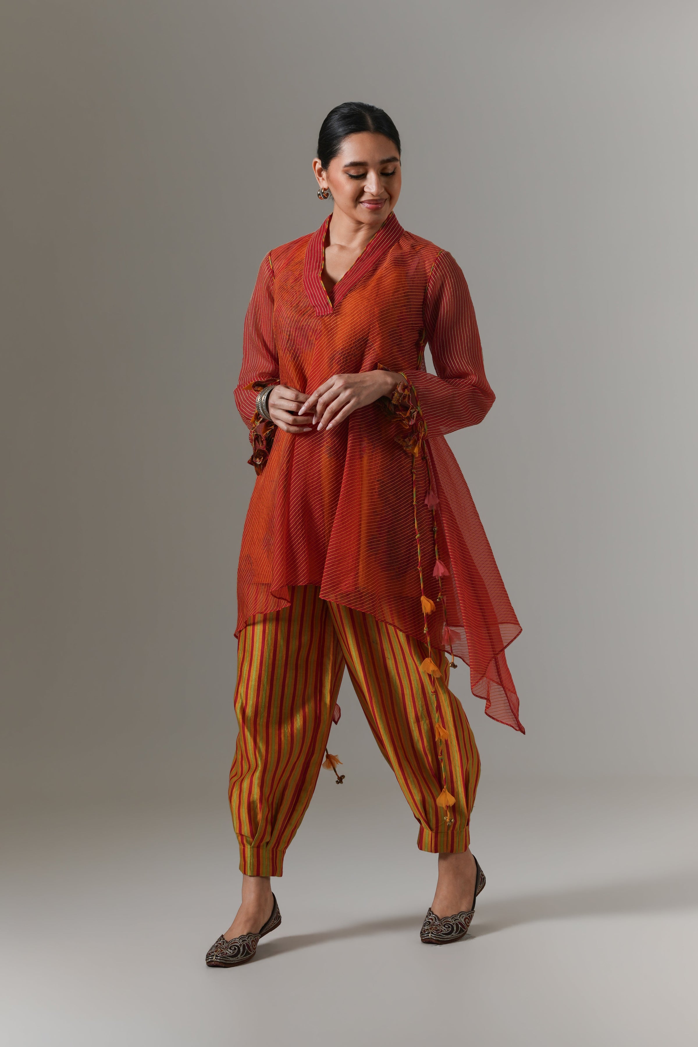 Organza quilted bias-cut kurta with paisley buta chanderi slip, and balloon pants.