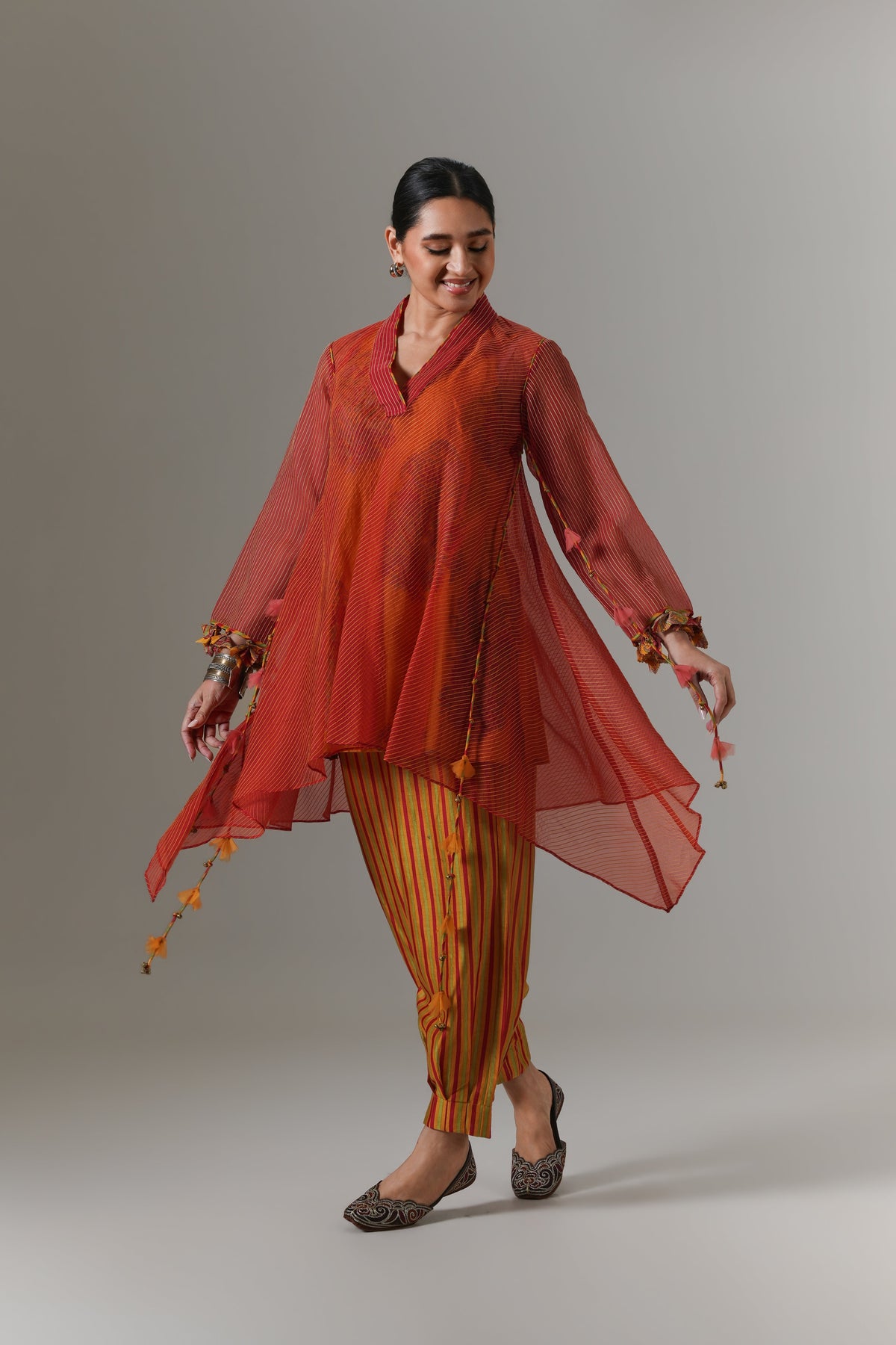 Organza quilted bias-cut kurta with paisley buta chanderi slip, and balloon pants.