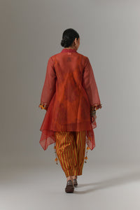 Organza quilted bias-cut kurta with paisley buta chanderi slip, and balloon pants.