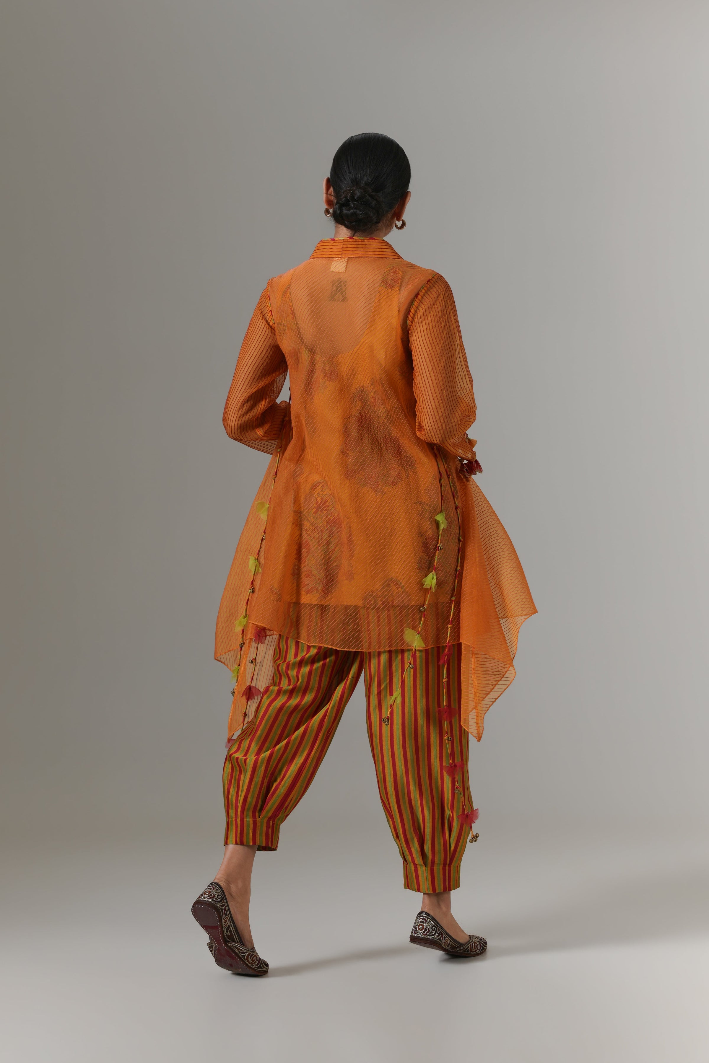 Organza quilted bias-cut kurta with paisley buta chanderi slip, and balloon pants.
