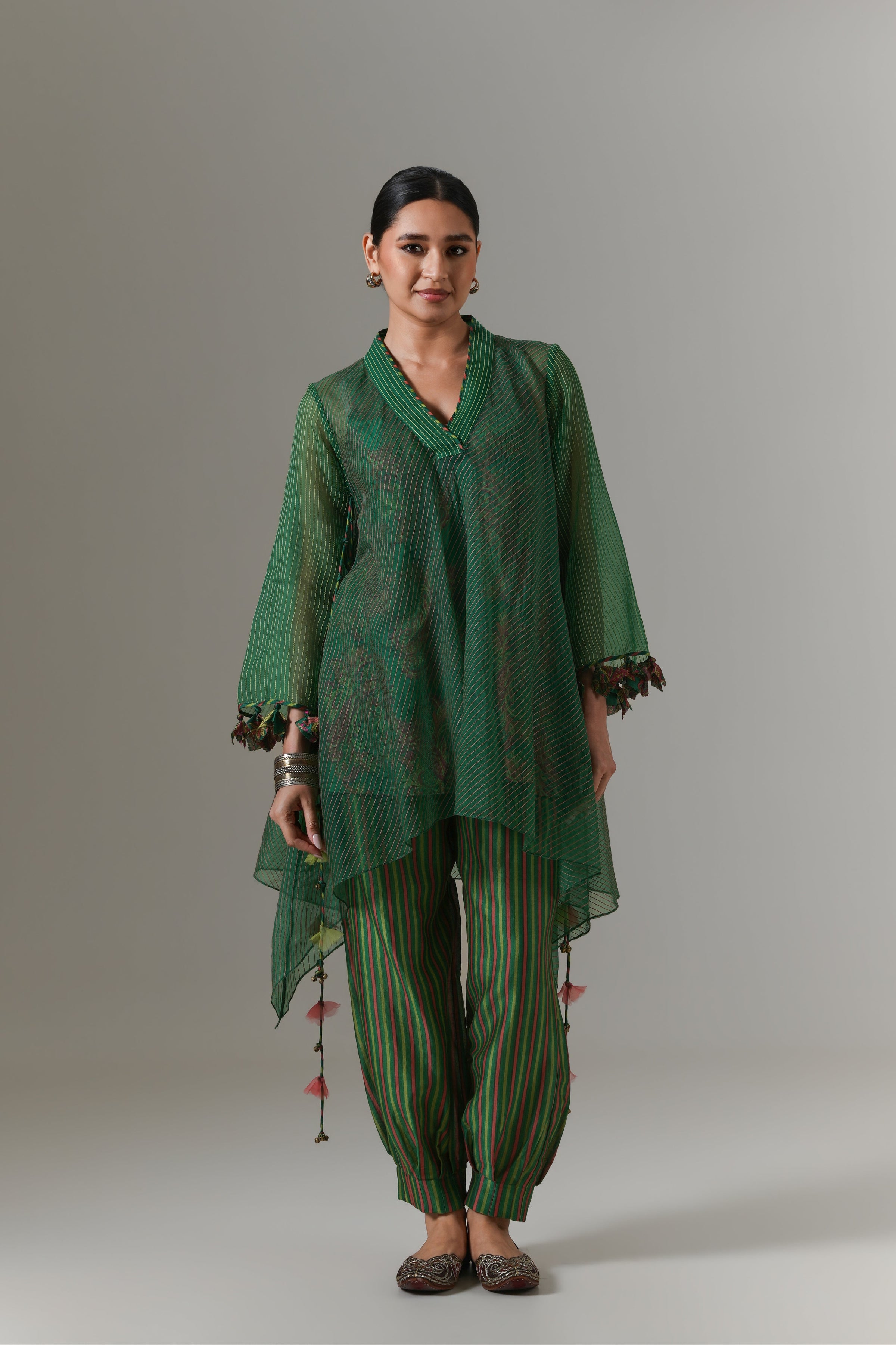 Organza quilted bias-cut kurta with all-over paisley chanderi slip, and balloon pants.