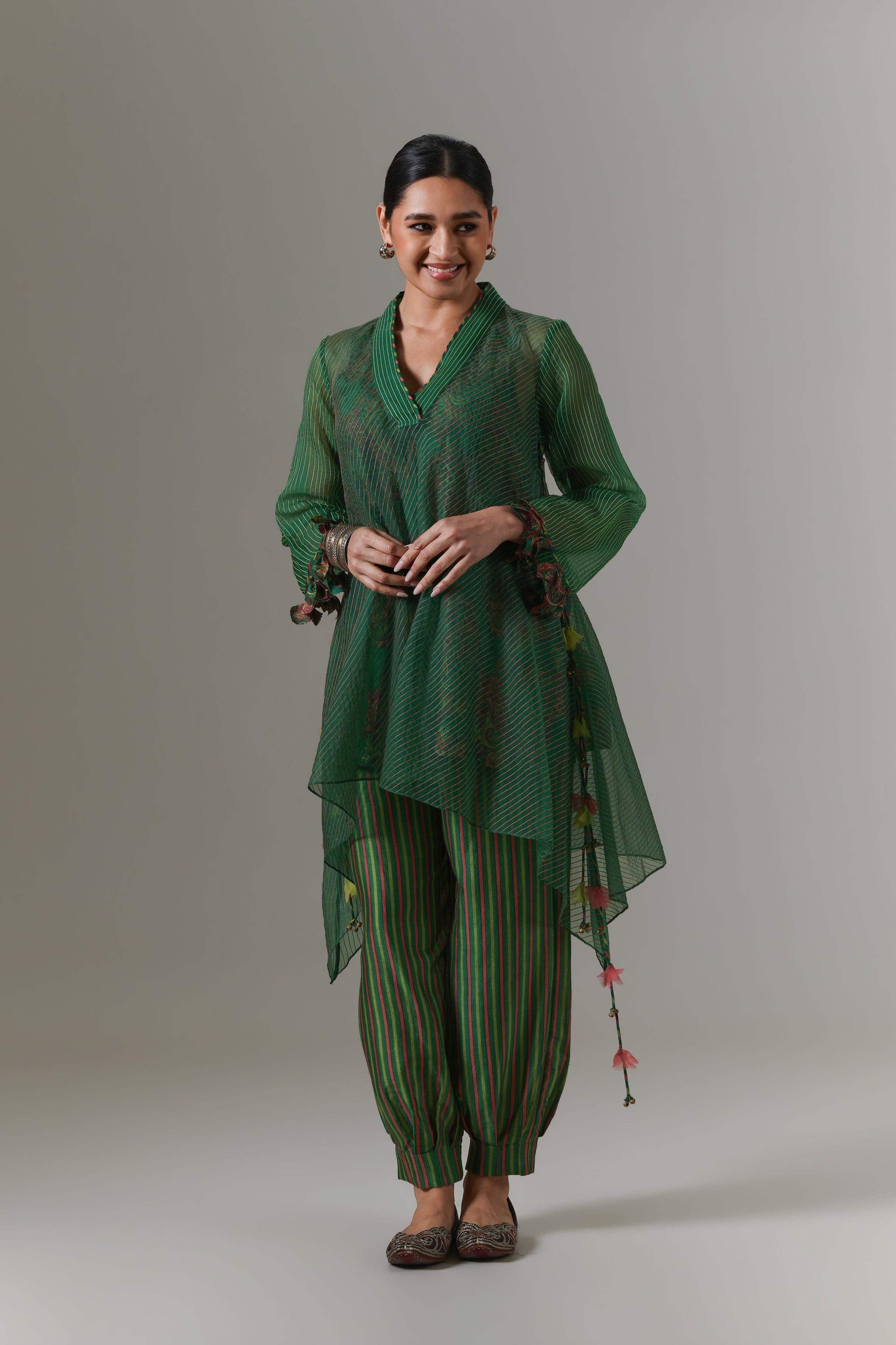 Organza quilted bias-cut kurta with all-over paisley chanderi slip, and balloon pants.