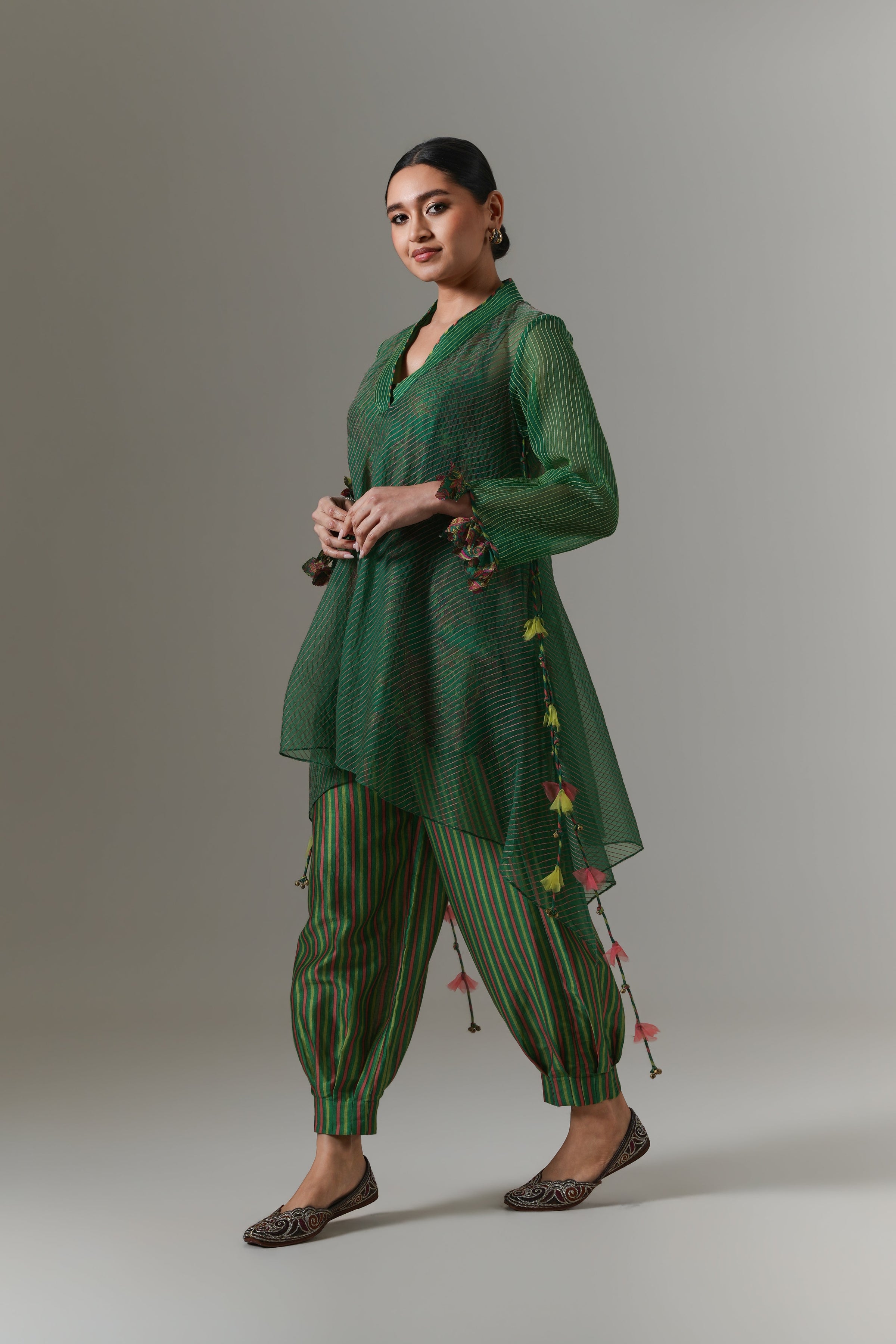 Organza quilted bias-cut kurta with all-over paisley chanderi slip, and balloon pants.