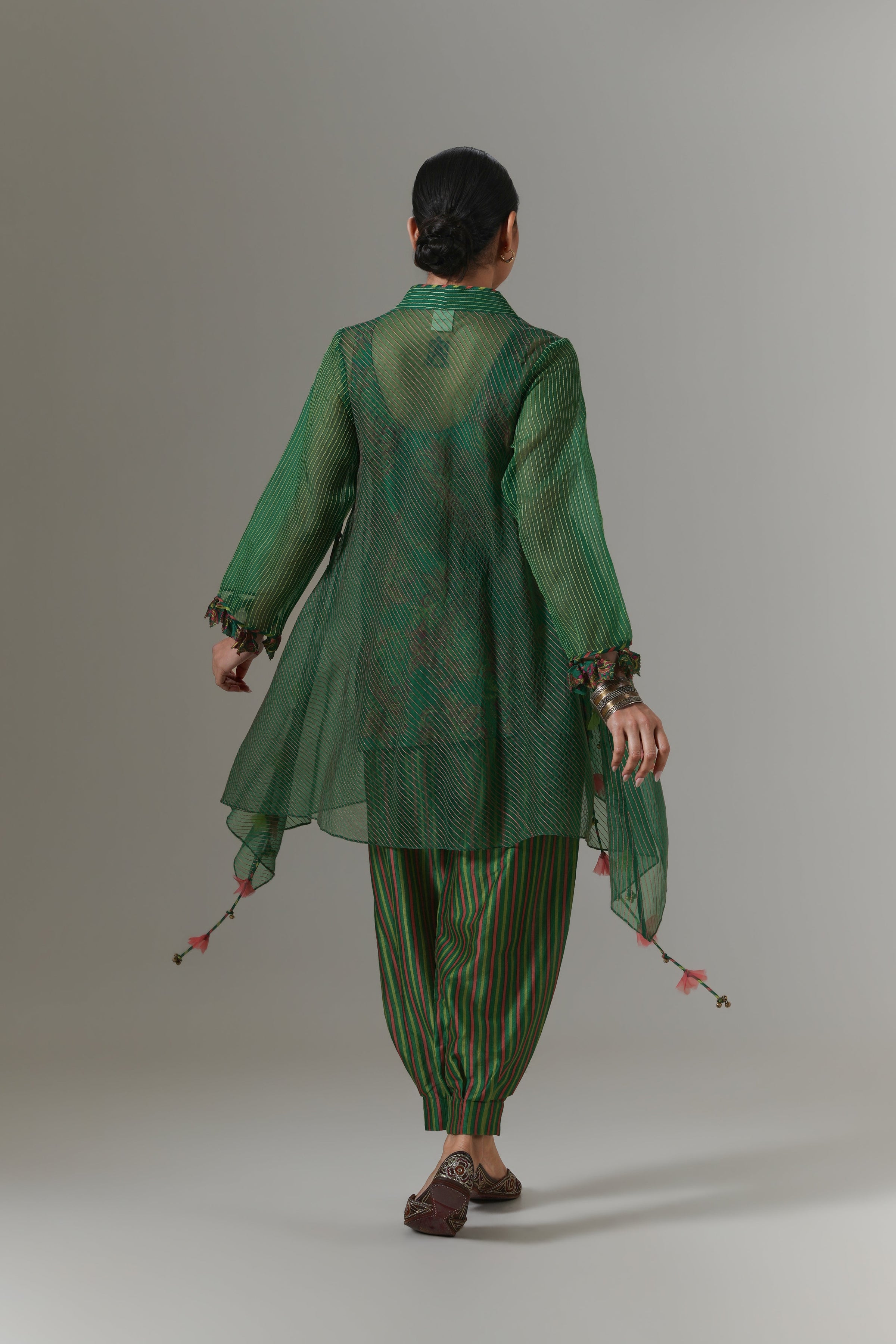 Organza quilted bias-cut kurta with all-over paisley chanderi slip, and balloon pants.