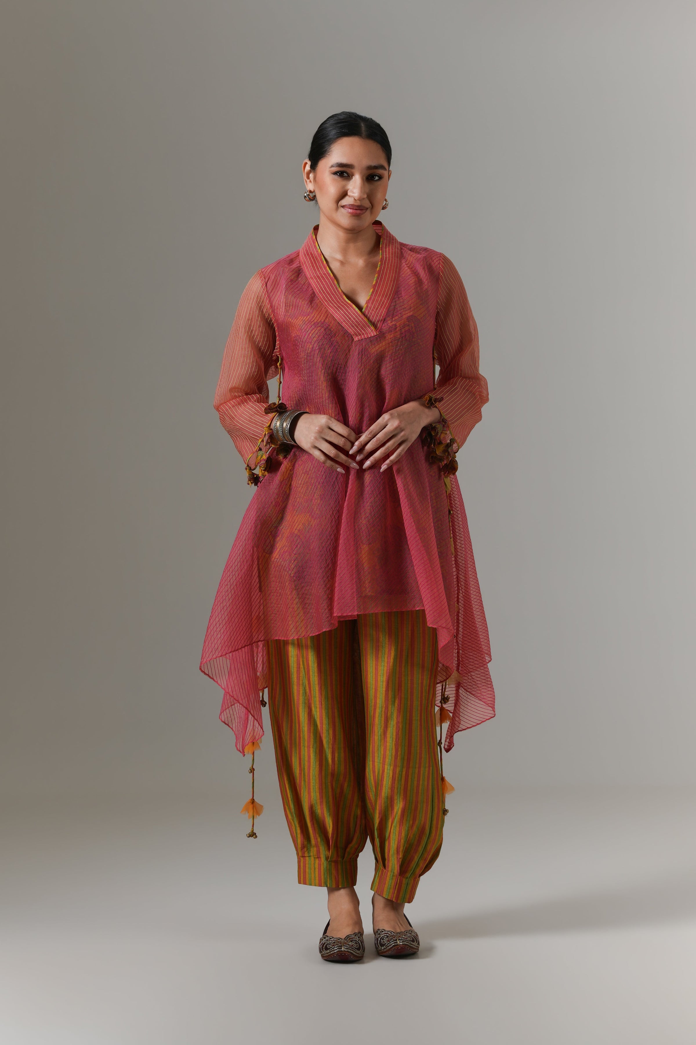 Organza quilted bias-cut kurta with all-over paisley chanderi slip, and balloon pants.