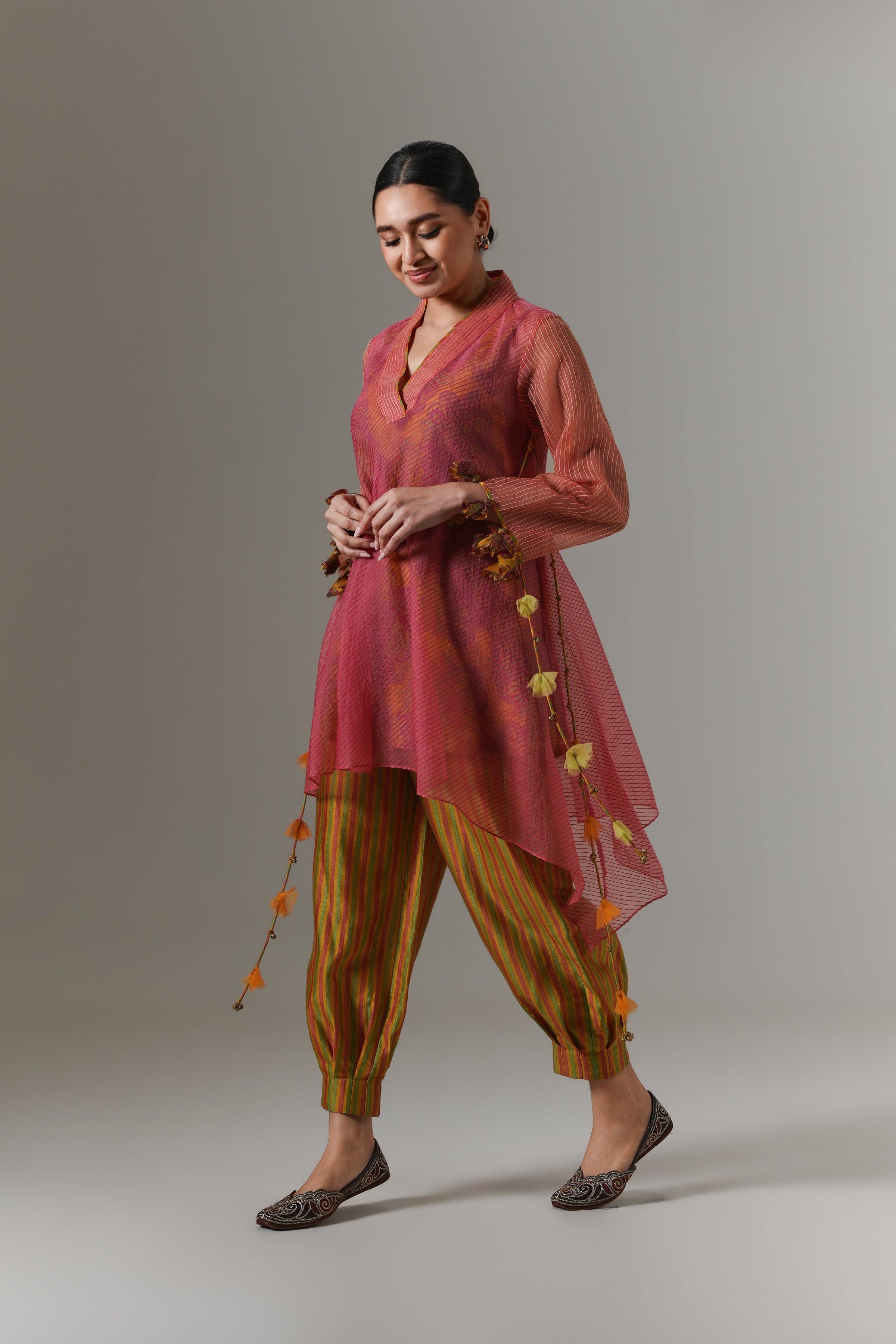 Organza quilted bias-cut kurta with all-over paisley chanderi slip, and balloon pants.