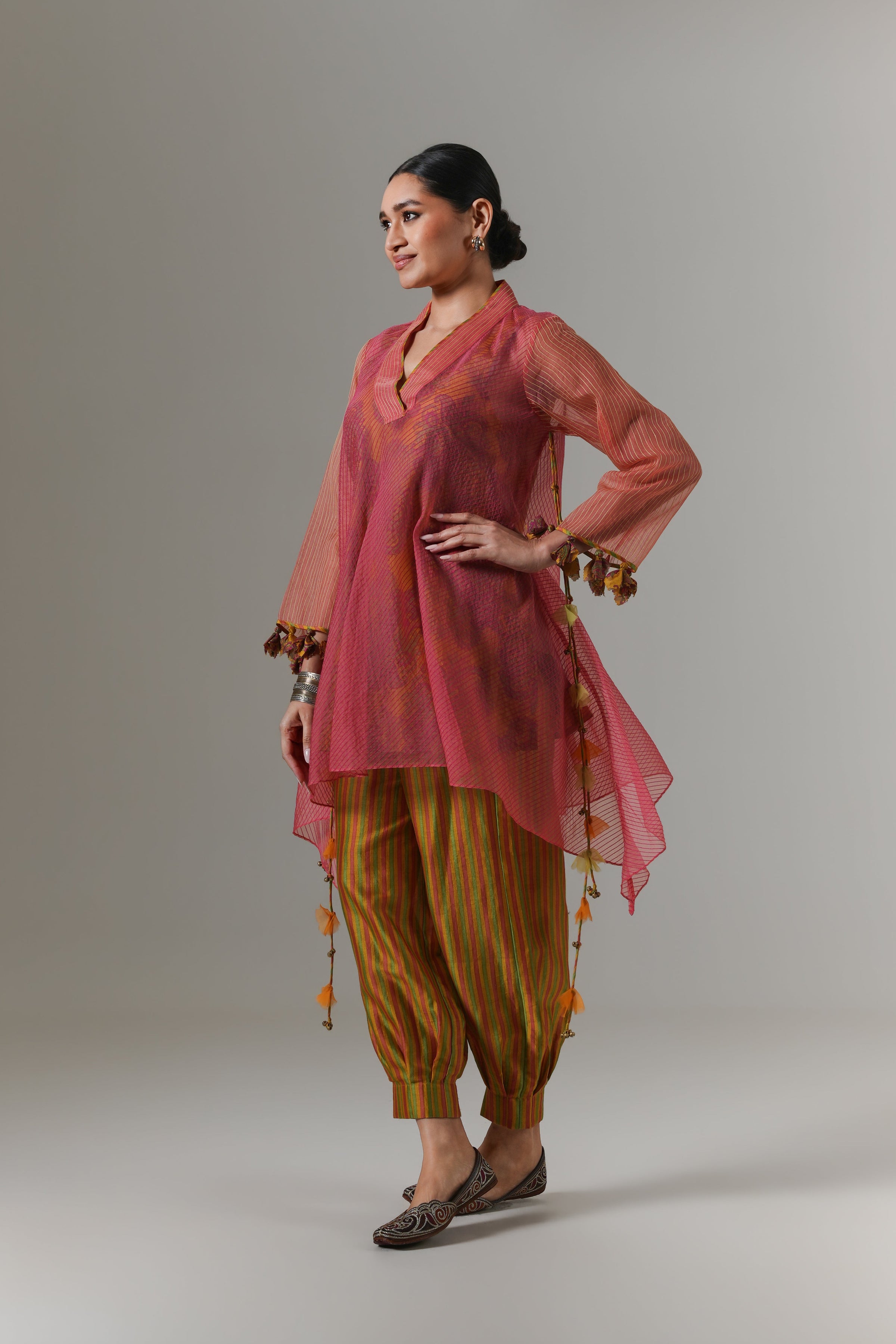 Organza quilted bias-cut kurta with all-over paisley chanderi slip, and balloon pants.