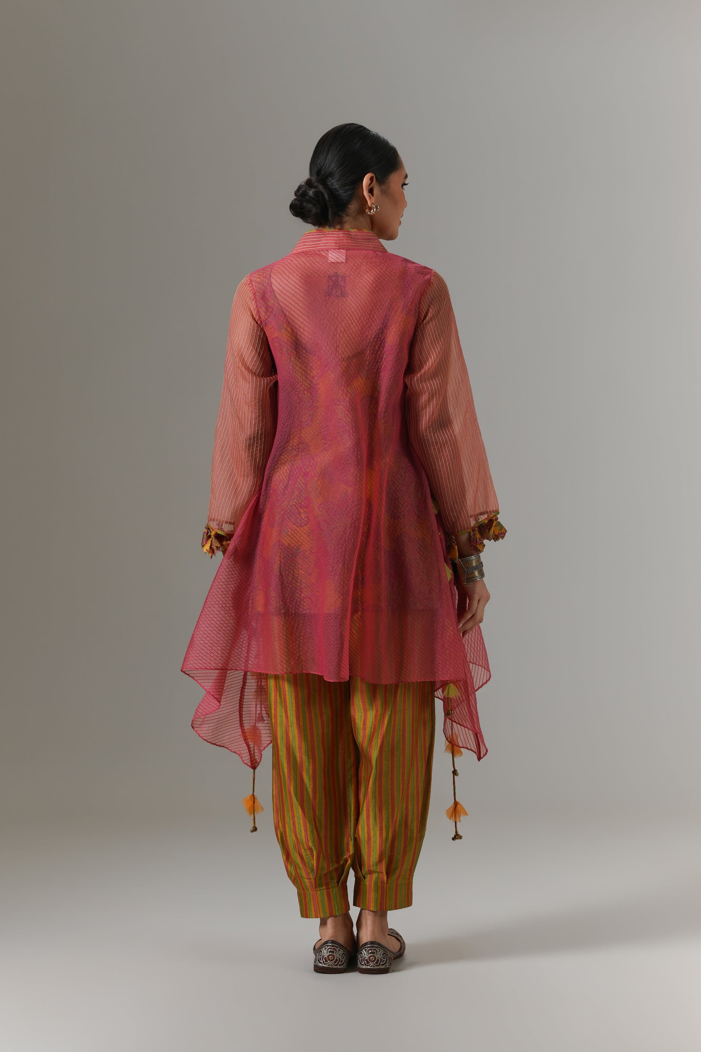 Organza quilted bias-cut kurta with all-over paisley chanderi slip, and balloon pants.